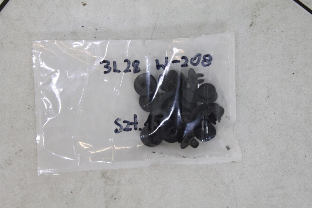 Шумоізоляція капот + кліпси mercedes clk w208 1997r- Ціна