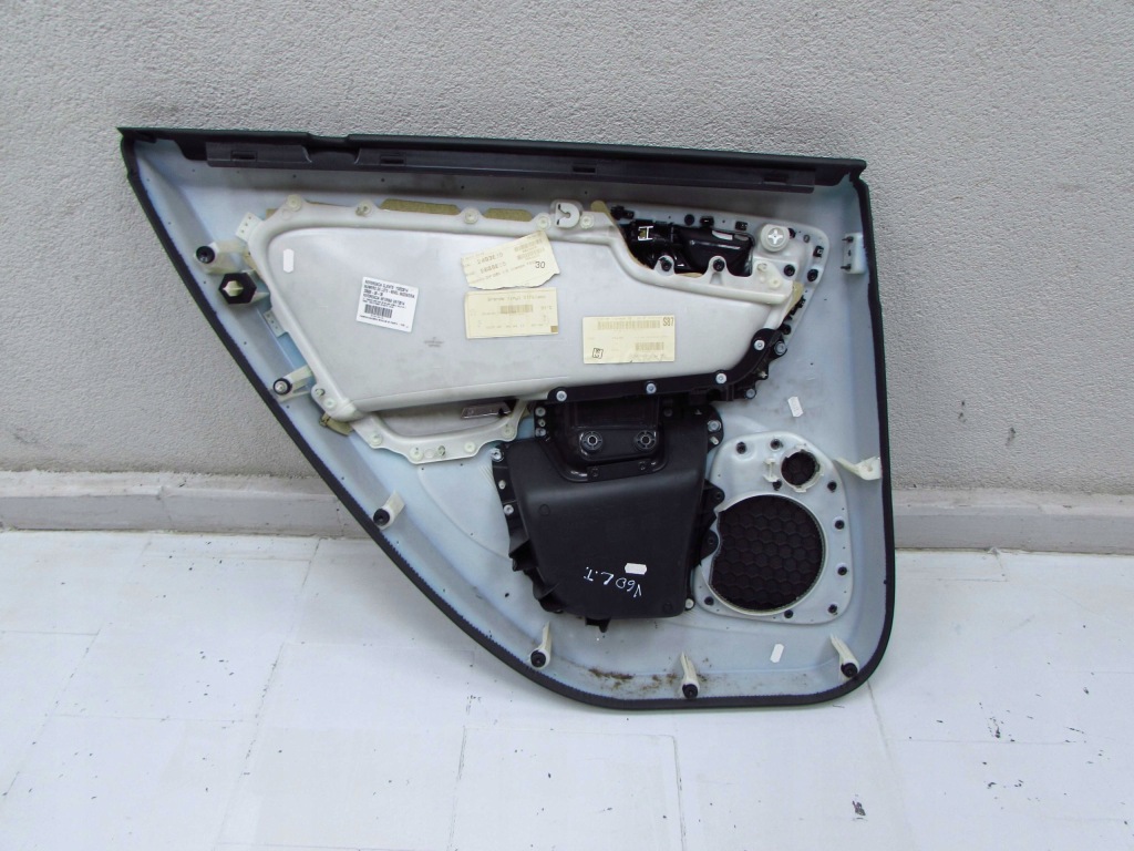 Volvo v60 10-17 обивка обшивка дверь правая  задний кожа 8686855 Цена