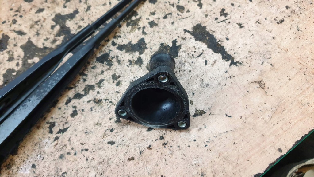 фото №1, Nissan micra k12 корпус термостата патрубок wody