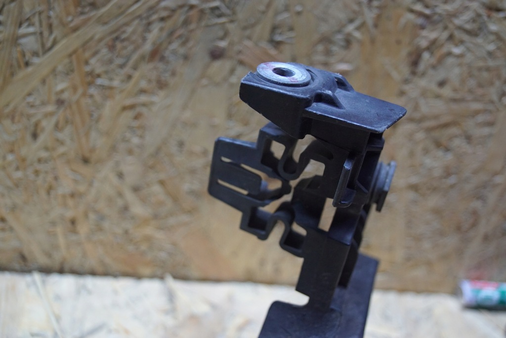 фото №11, Кронштейн лампи правий перед vw golf vi 5k0807572h