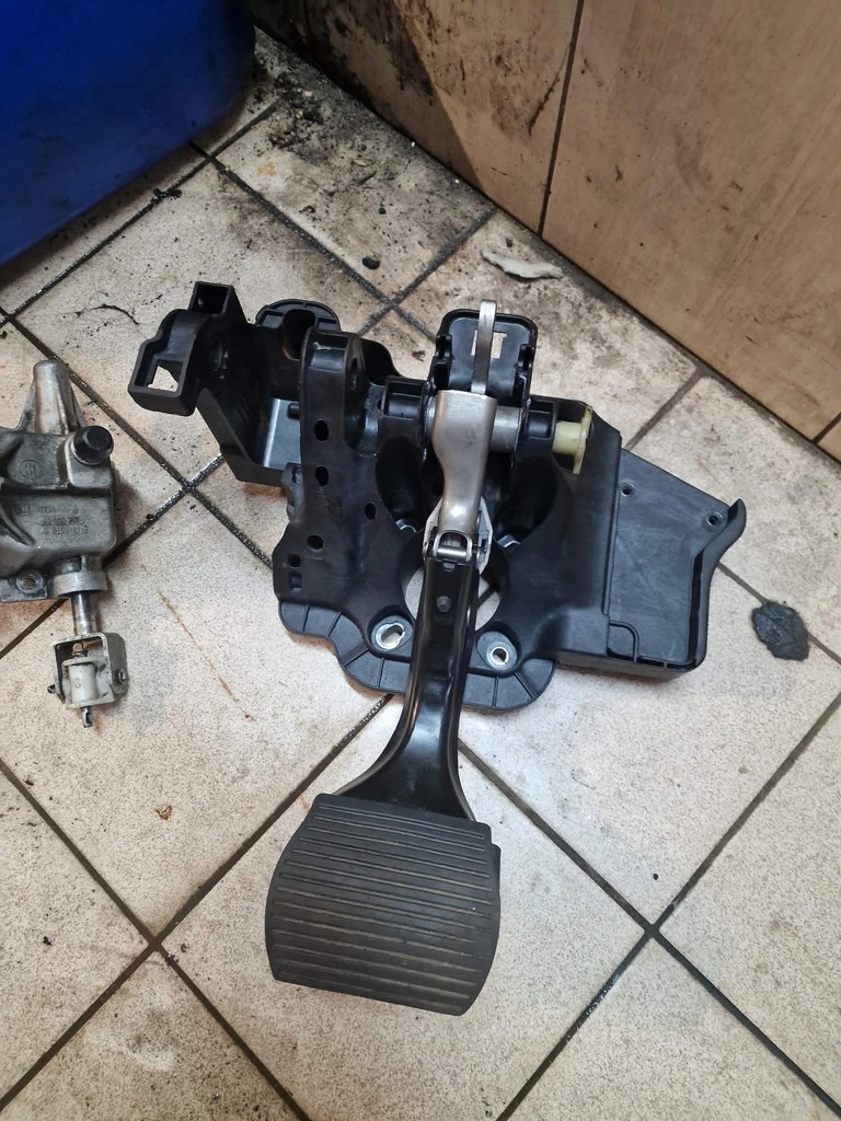 фото №1, Педаль тормоза opel corsa e автоматическая коробка передач easytronic