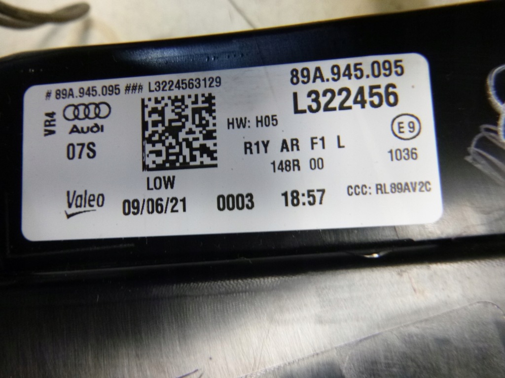 фото №12, Audi q4 e-tron накладка задня задня лампа середня high matrix новий оригінал