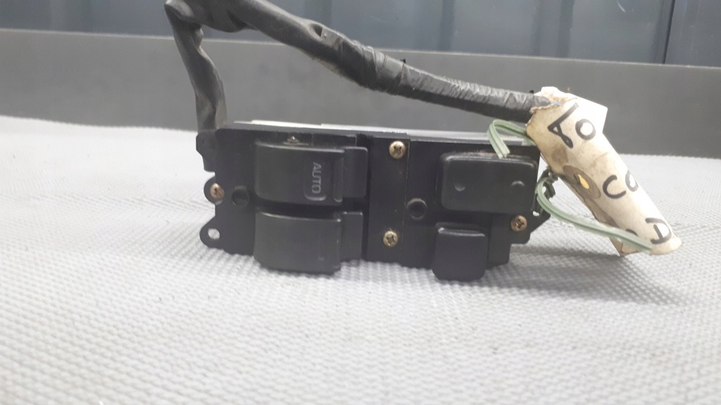 фото №1, Панель стекло toyota corolla e10 94r