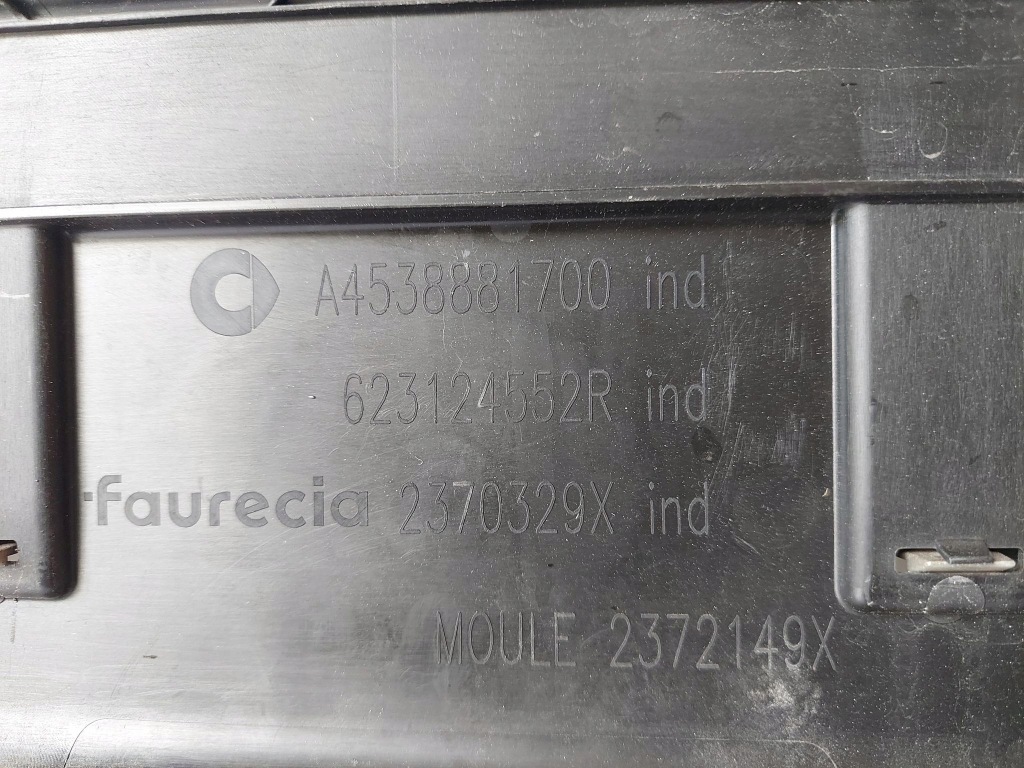 фото №8, Smart 453 eq 20- решётка бампера средняя