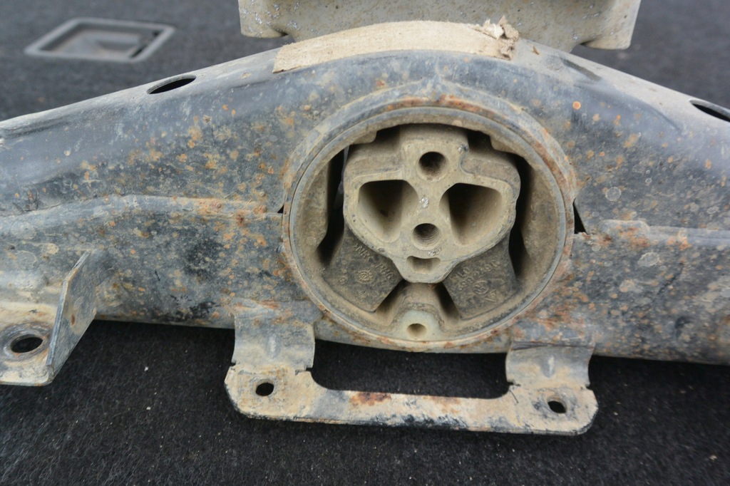 фото №5, Кронштейн коробки кронштейн 4.2tdi audi q7 4l touareg 7l