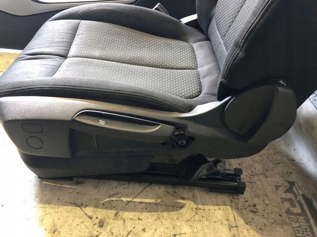 фото №5, Сидіння оббивка bmw 1 f40 матеріал механічна коробка передач