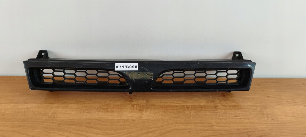 фото №1, Nissan sunny n14 решётка радиатора решётка радиатора оригинальный