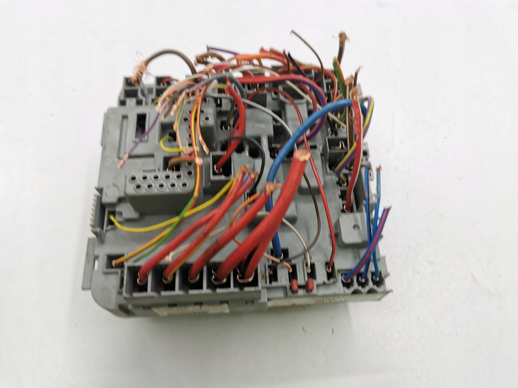 фото №5, Alfa romeo giulietta 2010 рамка / модуль предохранителей