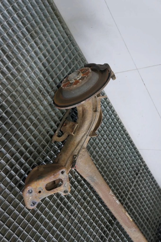 Oś задний  задняя балка ssangyong tivoli 1.6 e-xgi с Разборки