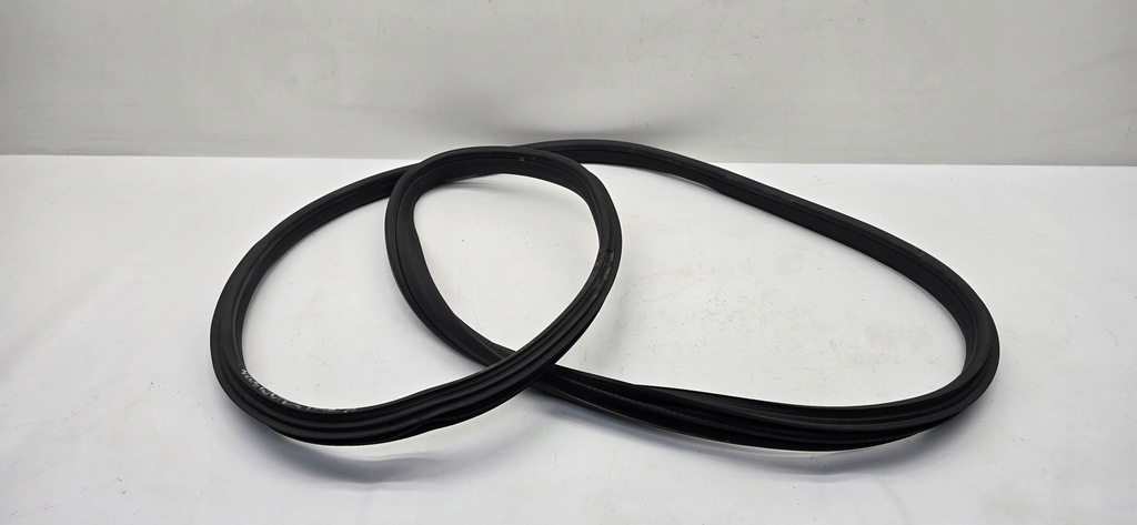 фото №1, Прокладка дверь правая mercedes w205 coupe 1