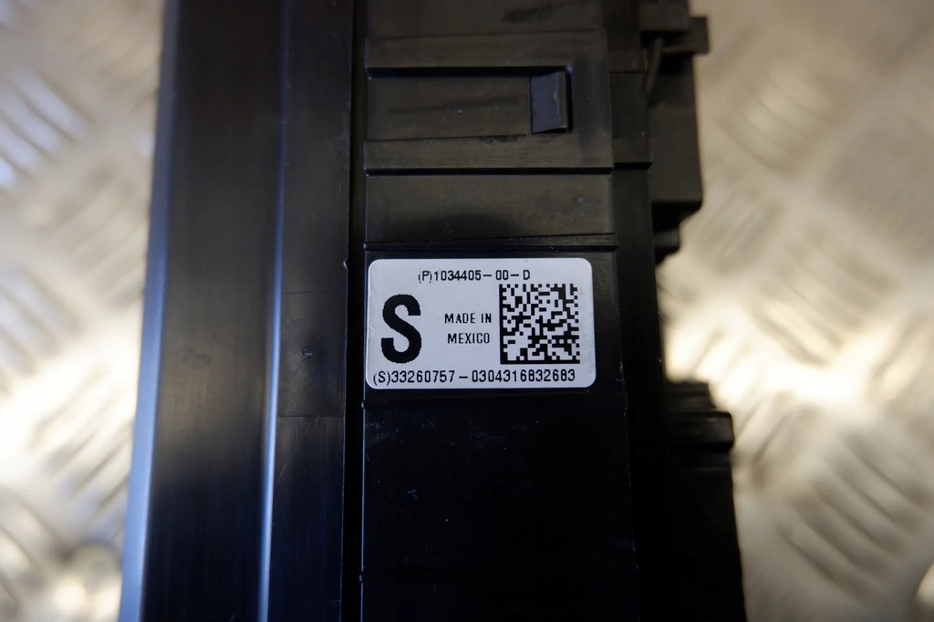 фото №9, Коробка запобіжників tesla model s 103440500d electric 276kw 2016