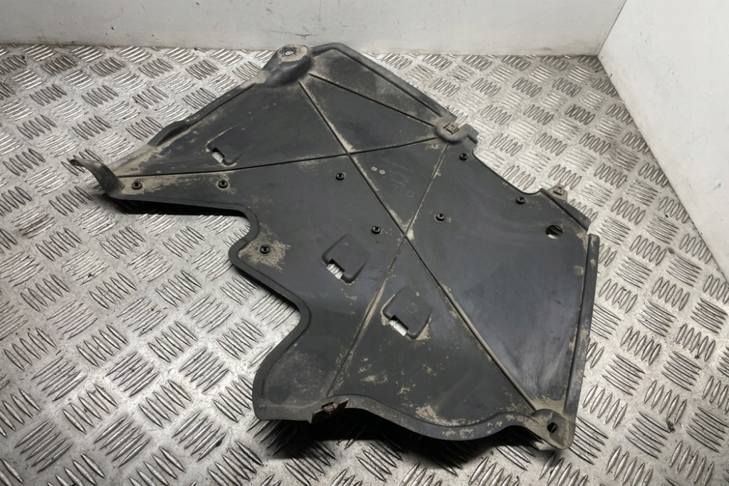 Левая накладка подвеска audi a4 8w2, b9 8w0825217a 2.0l дизель 110kw 2015 Киев