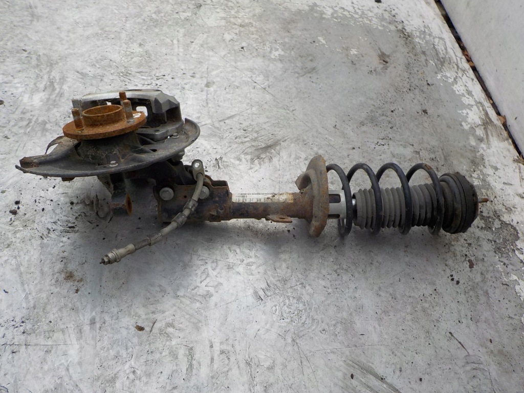 82 ford fiesta mk7 амортизационная стойка левый передок с Разборки