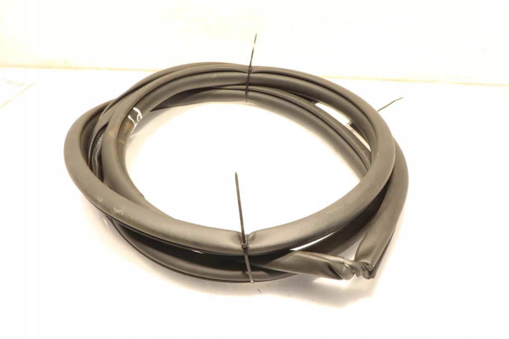 фото №4, Прокладка дверь правая задняя lexus lbx