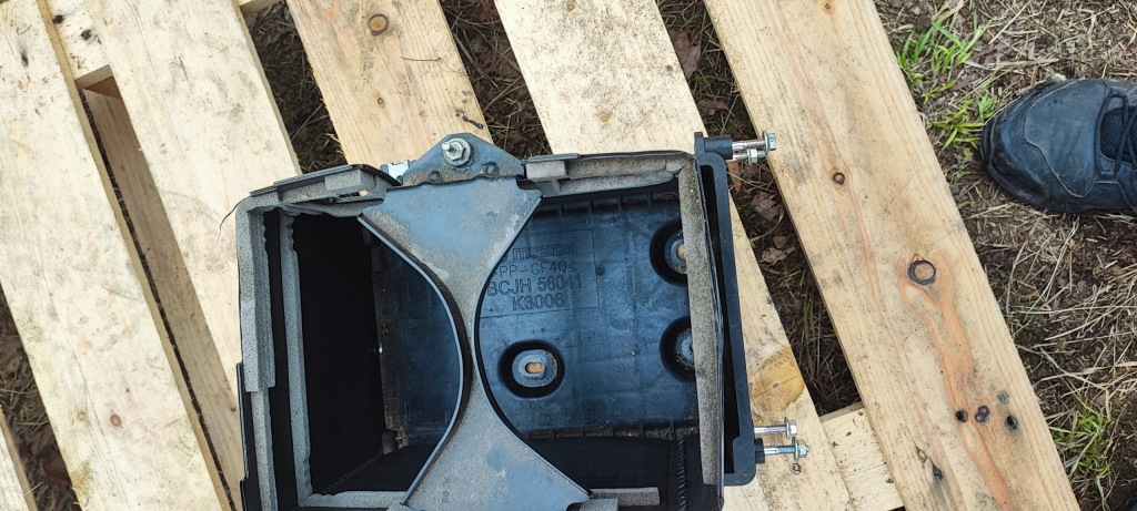 фото №1, Mazda 3 bp iv 2019- основание корпус кронштейн аккумулятор