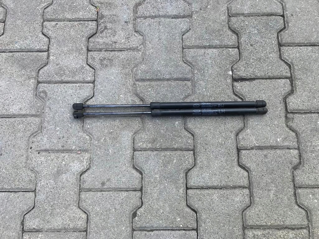 фото №1, Hyundai i30 cw амортизаторы амортизаторы крышки задний