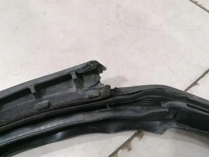 фото №9, Ferrari 612 scaglietti f137 door ущільнювач 66867700 l+r with defects seals