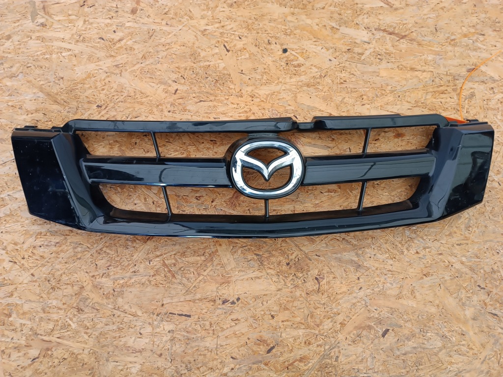 фото №2, Решітка радіатора решітка радіатора бампера перед 5t24-8150-baw mazda tribute 2004