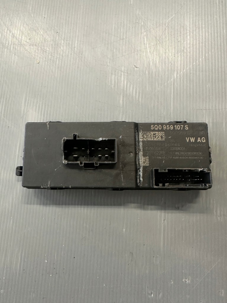 фото №1, !audi q3 f3 83a блок управления крышки задняя 5q0959107s!