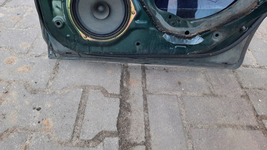 Дверь задняя правое  mazda 323f 00r 18j с Разборки