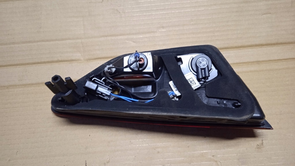 фото №4, Opel insignia b hb лампа задняя правая w крышка