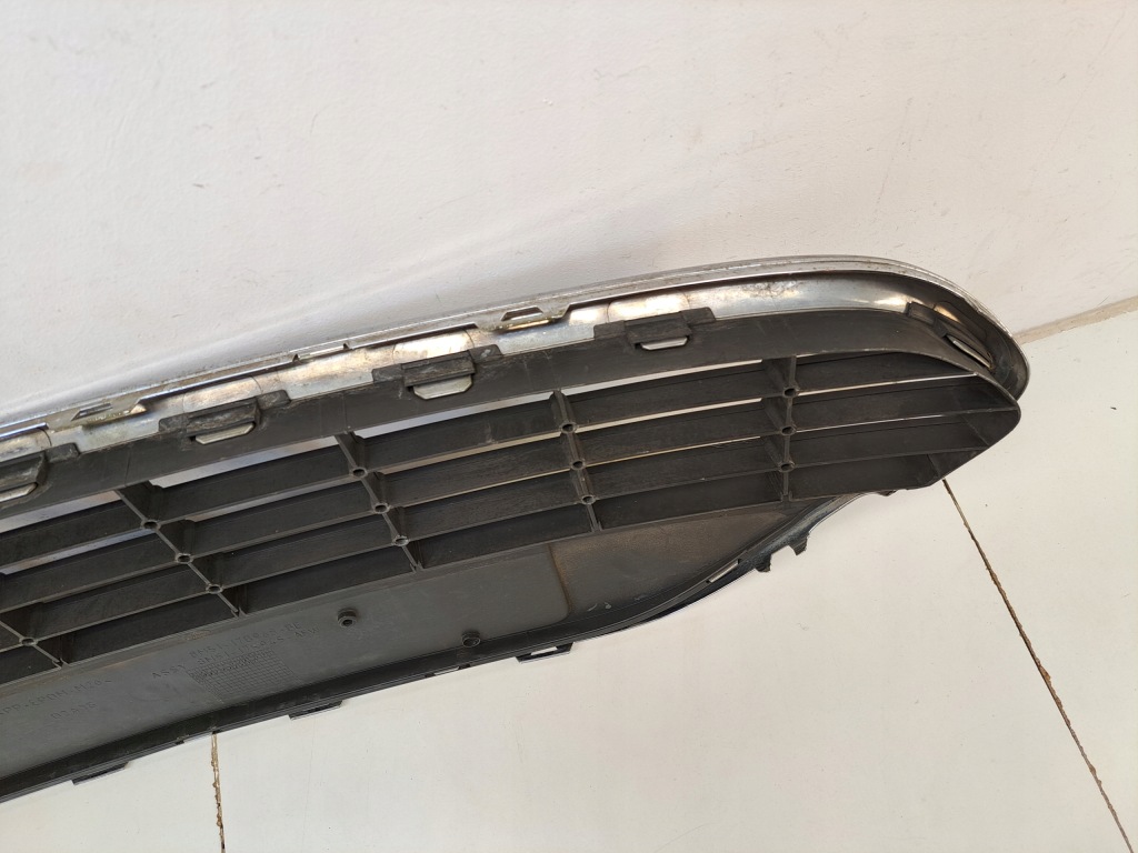 Focus 2 рестайлинг  07- решётка средняя бампера перед Киев