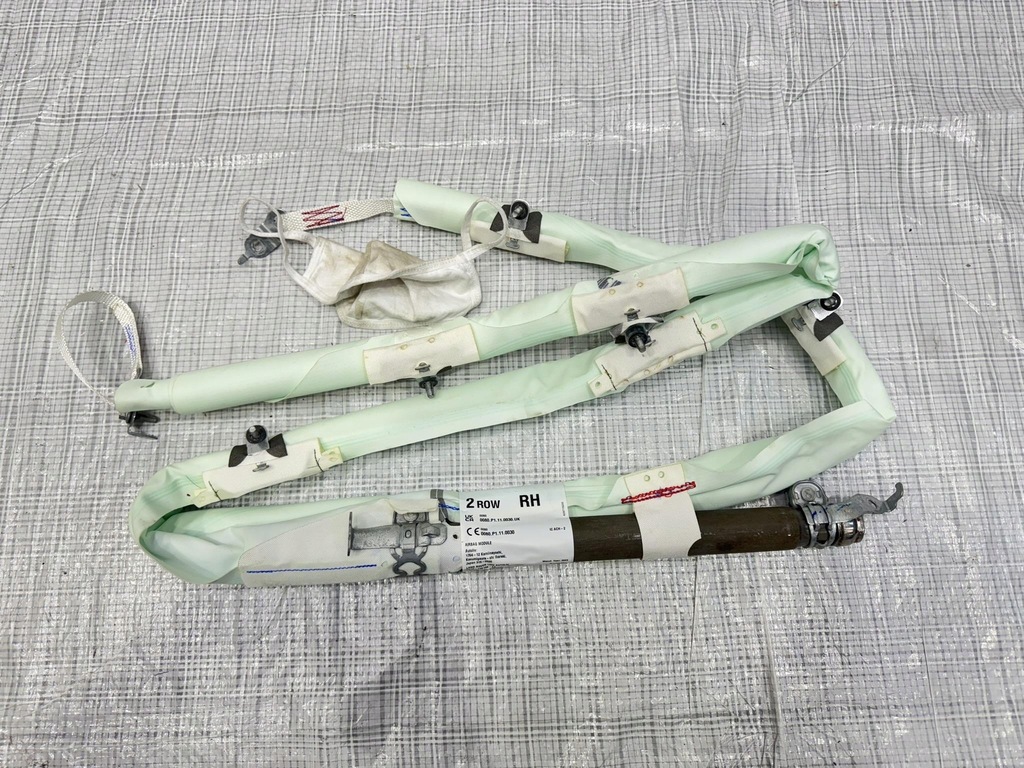 фото №1, Шторка безопасности правая land rover discovery sport r-dynamic 23-