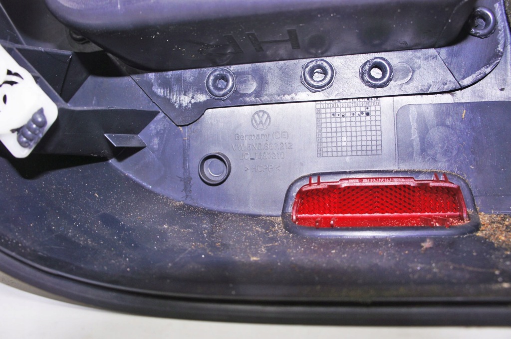 фото №6, Oz021 vw tiguan i 5n обшивка дверь правый задняя 5n0867212