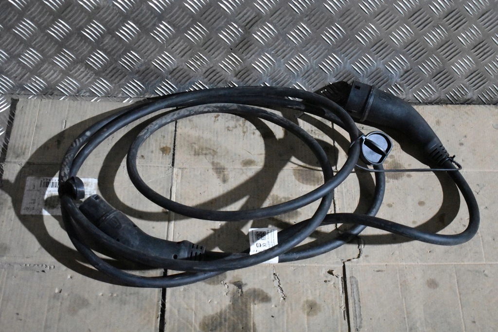 фото №5, Idealny шланг зарядки штекер porsche taycan 1