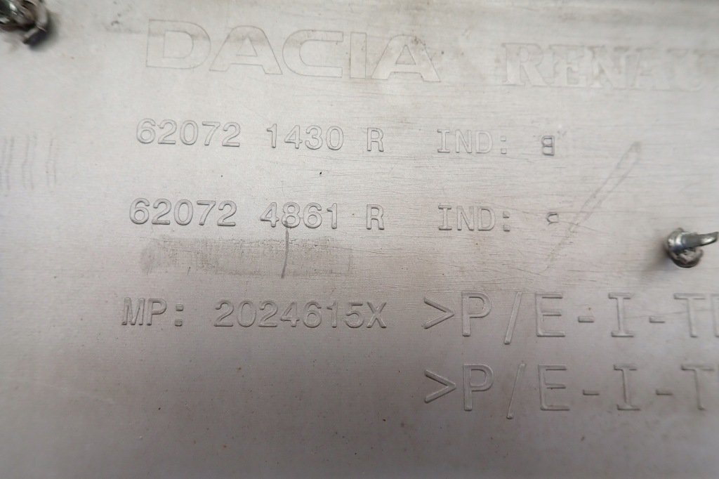 Dacia duster ii 17- накладка молдинг спойлер бампера перед 620721430r оригінальний номер Київ