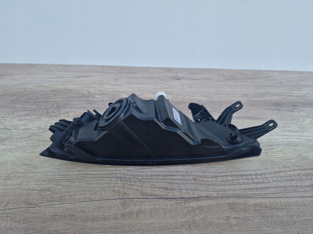 фото №2, Skoda rapid lift 5j 17-21 rok правый противотуманная фара новый