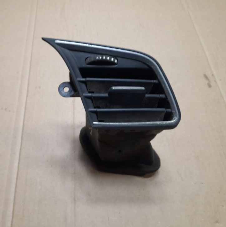 фото №1, Решётка обдув alfa romeo giulietta 2010- 156088353