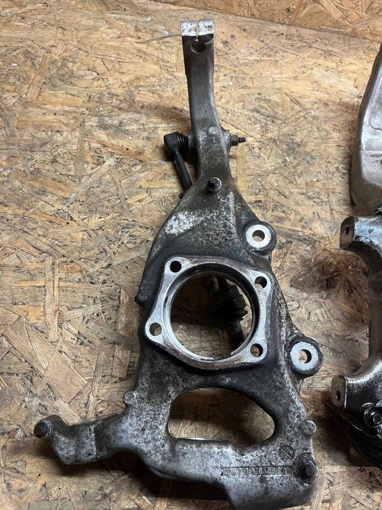 фото №1, Поворотний кулак ступиця ліва mercedes s-klasa w222 w217 63amg amg 2170300