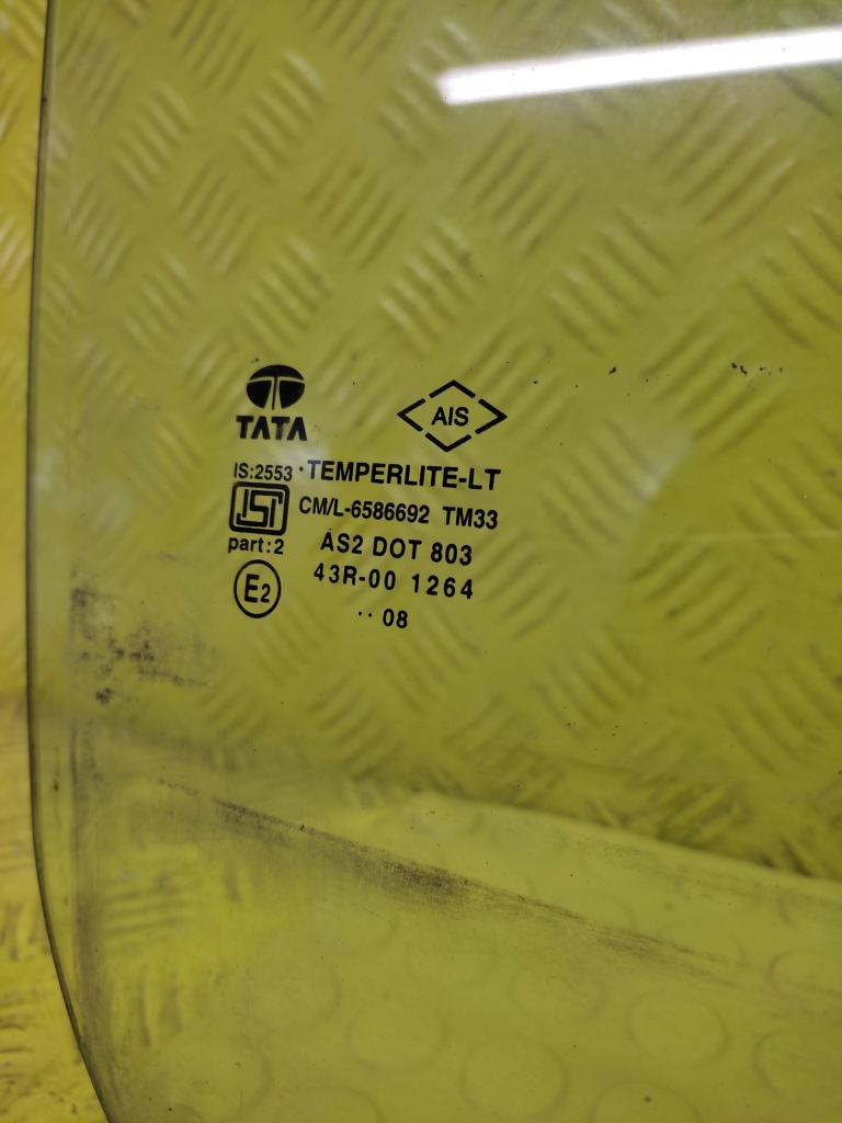 фото №2, Tata safari стекло дверь правый перед
