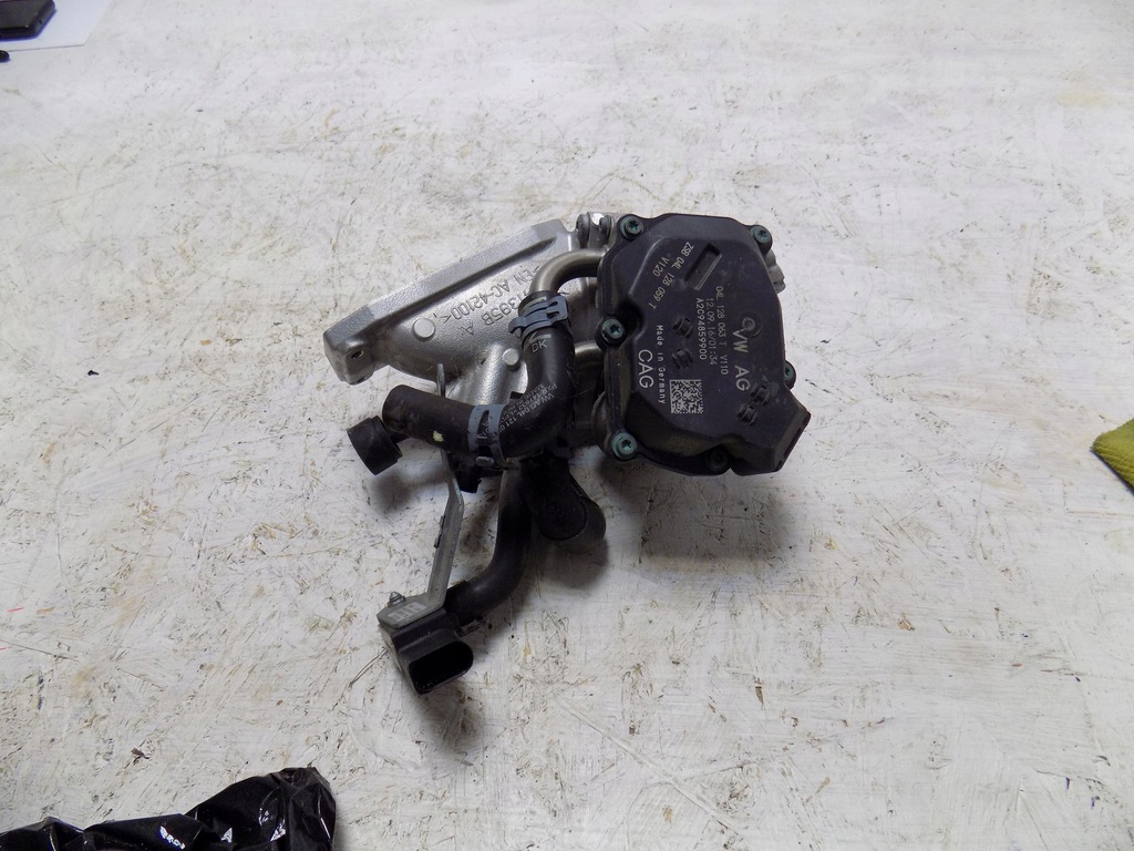 фото №1, Volkswagen дроссельная заслонка 04l128059r