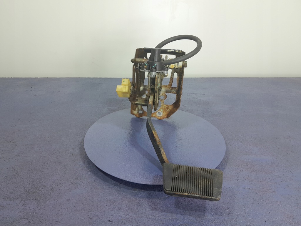 фото №1, Dodge charger 05-10 педаль тормоза основание