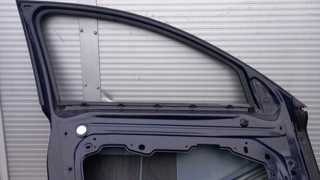 Дверь левый перед volvo v50 06r kod lak 613-46 Недорого