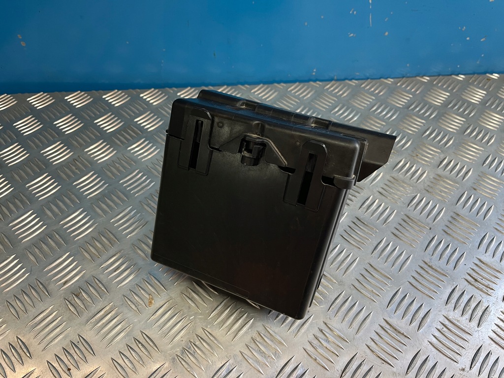 фото №1, Mercedes w222 корпус малого аккумулятор