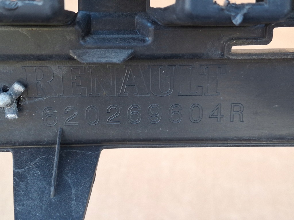 Renault captur lift накладка бампера решітка плита 6209268r/620269604r Недорого