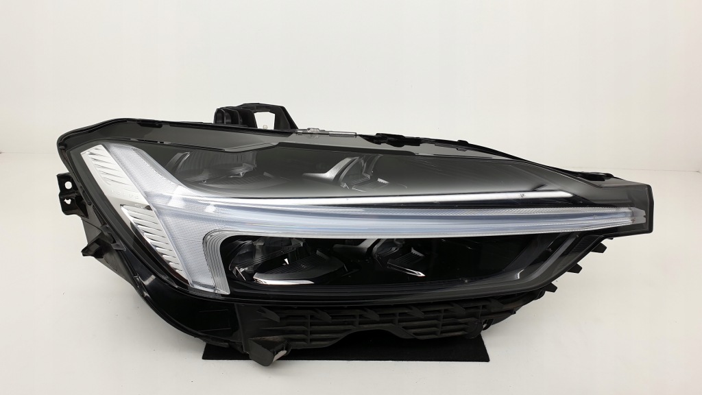 Купити Volvo xc60 2 2 full led 32342517 фара права європа