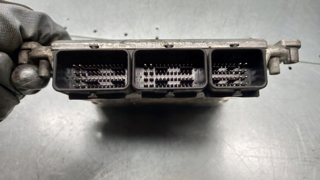 фото №3, Бортовой компьютер двигателя renault master ii 01r 2.5dci 0281010320