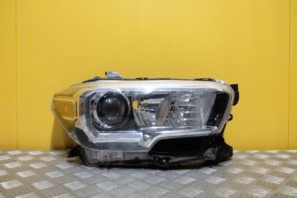 фото №1, Toyota tacoma 2016- фара лампа обычная линзованная с led светлая r usa