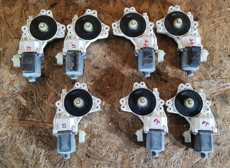 фото №1, Двигатель стекло правый задняя dodge caliber гарантия