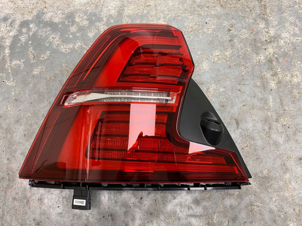 фото №1, Volvo s60 iii sedan оригинальная лампа led левый задняя задняя 31689679