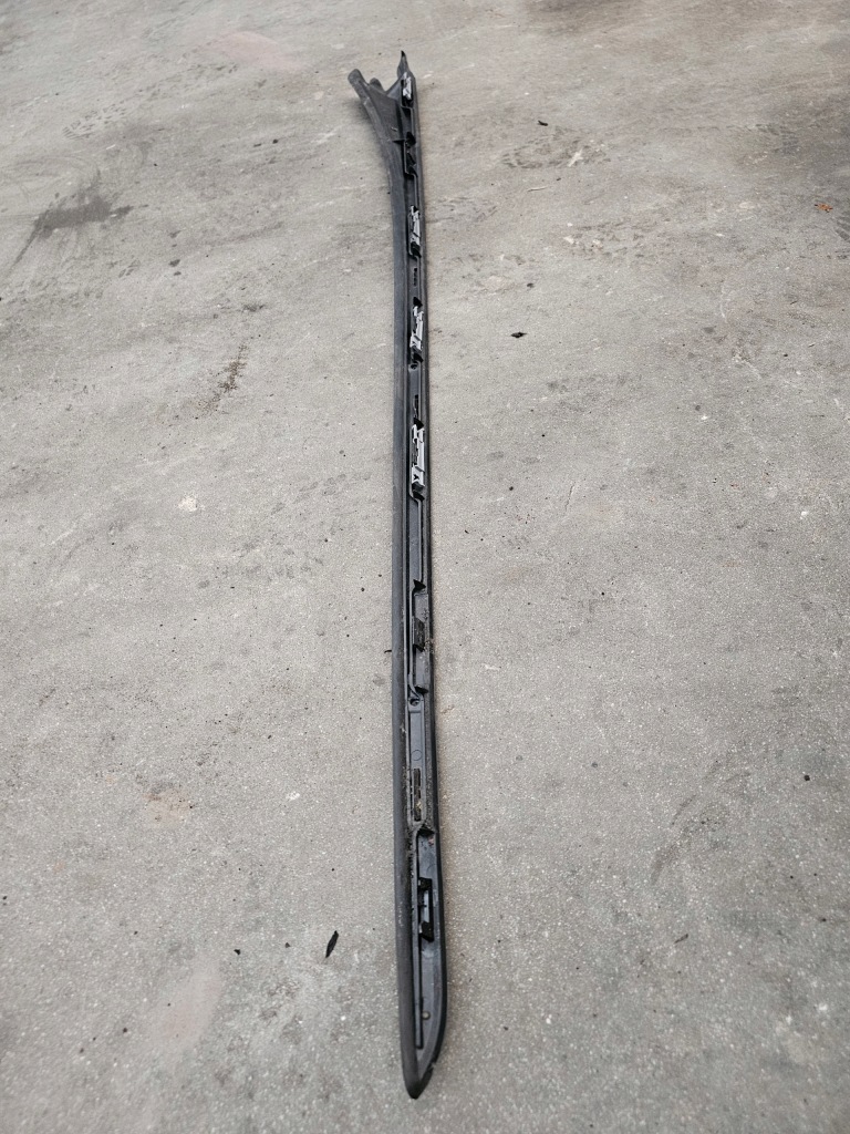 фото №6, Peugeot 5008 i 2009- молдинг стекло лобовое уплотнитель левая 96858535