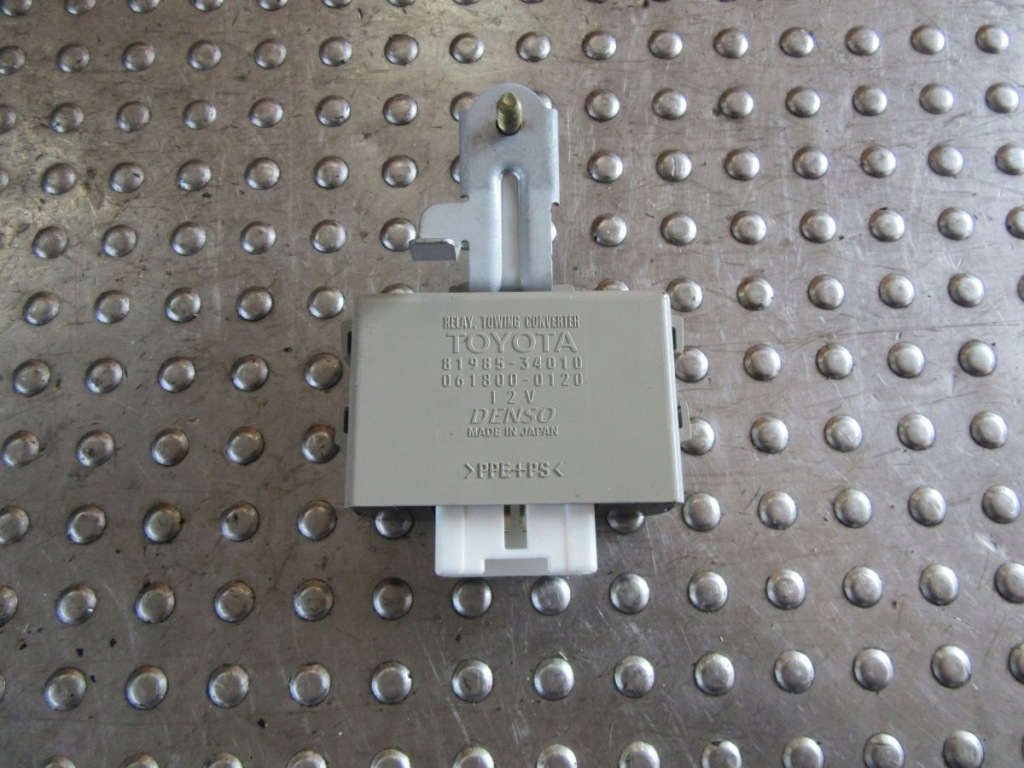 Toyota sequoia 4.7i 2001 блок керування буксирування 81985-34010 Недорого