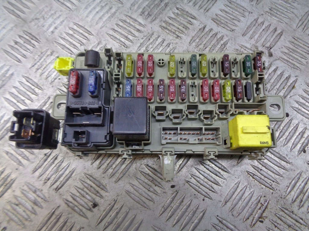 Купити Коробка запобіжників civic vi 3820a-st3-g400