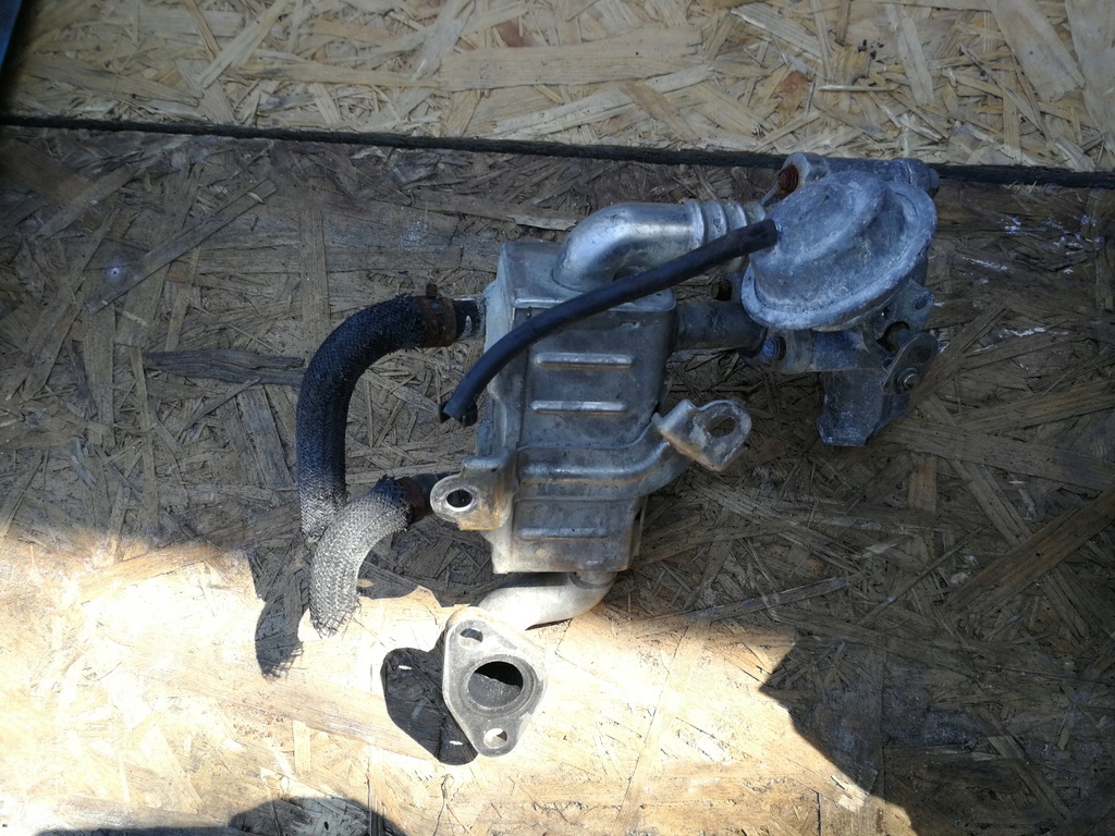 фото №4, Радиатор выхлопных газов toyota auris 1.4d 2010