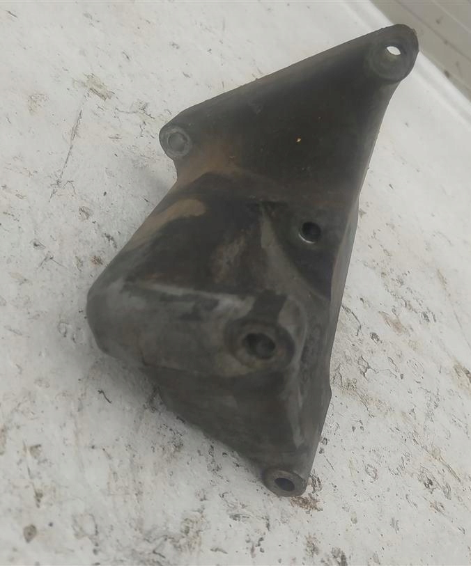 Кронштейн генератора mercedes w107 r107 w126 4.5 v8 Доставка