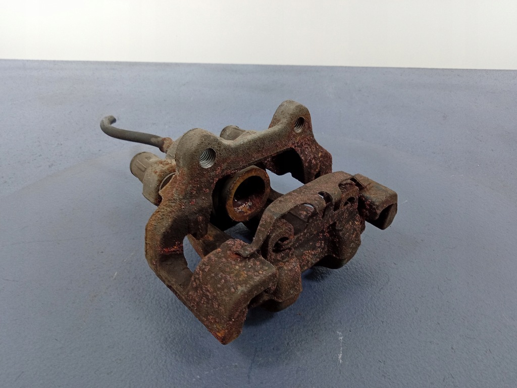 фото №7, Bmw 3 f34 f30 супорт задня правий скоба 20/300